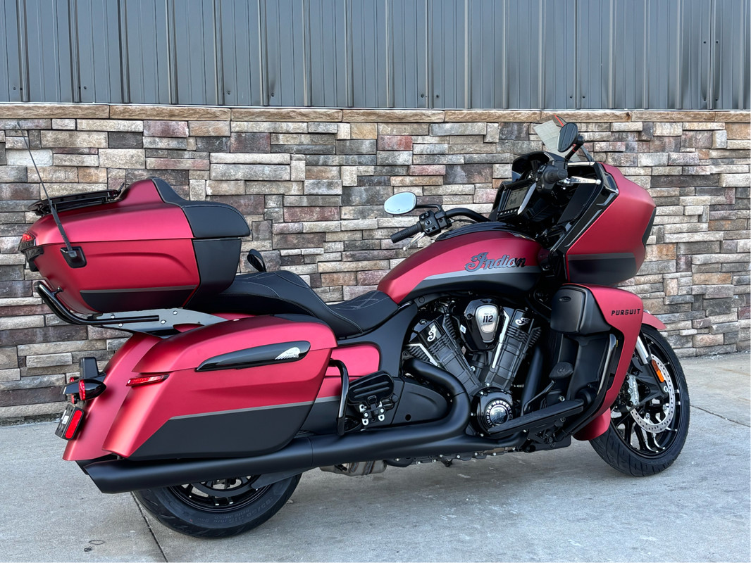 Pursuit Dark Horse 112