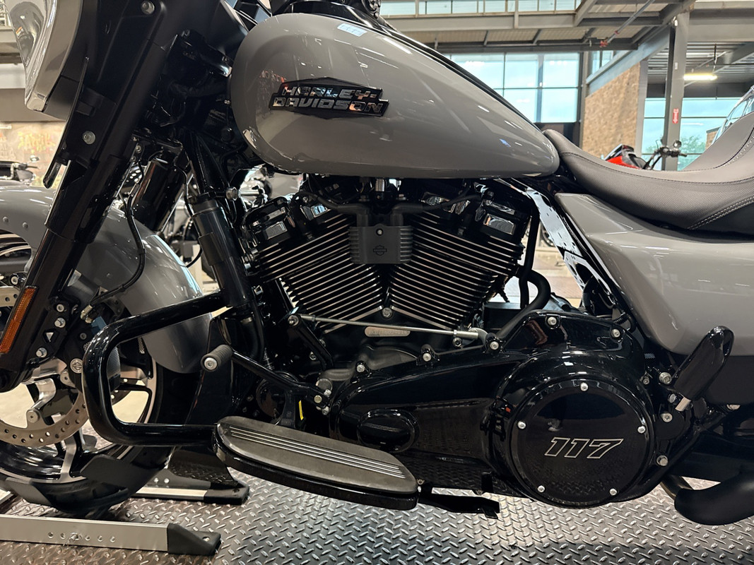 Street Glide®