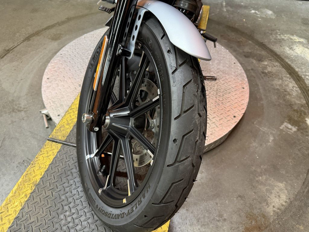 Iron 883®