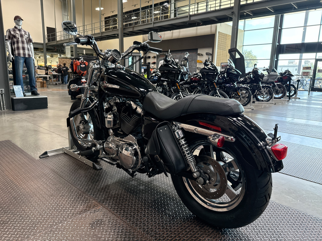 Sportster® 1200 Custom - H-D1 Factory Custom