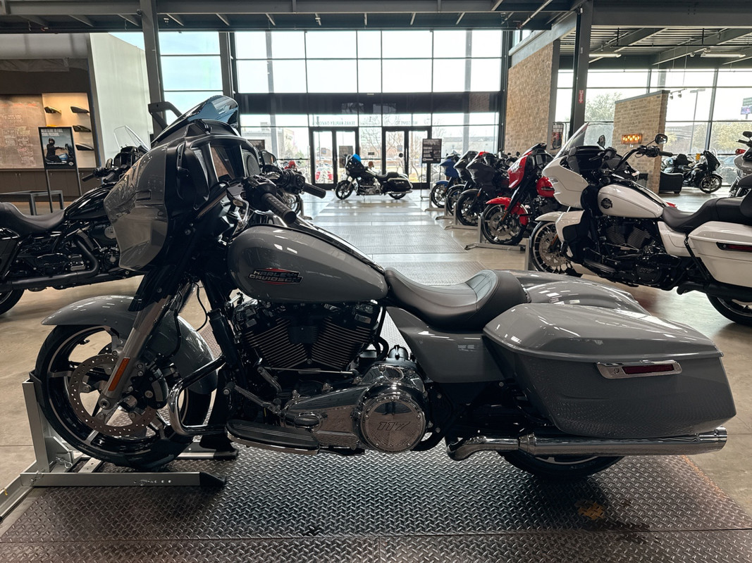 Street Glide®