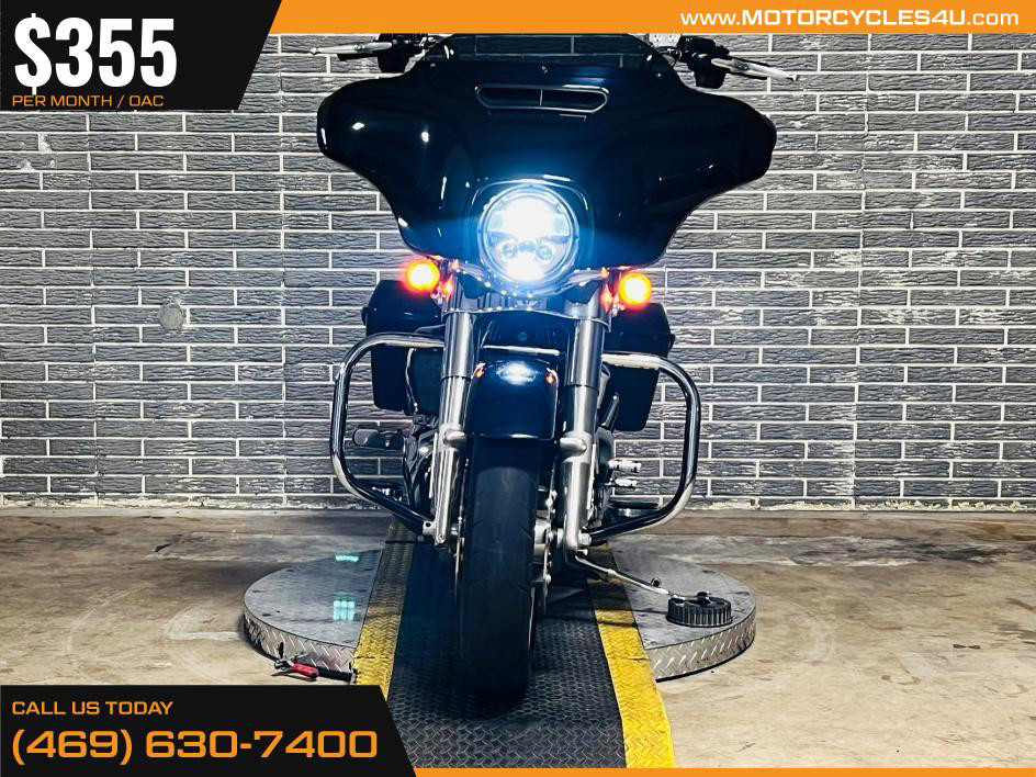 Street Glide®