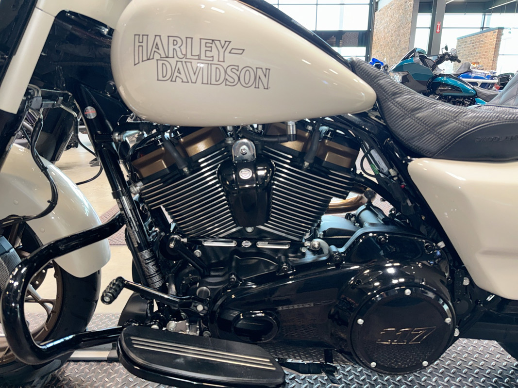 Street Glide® ST