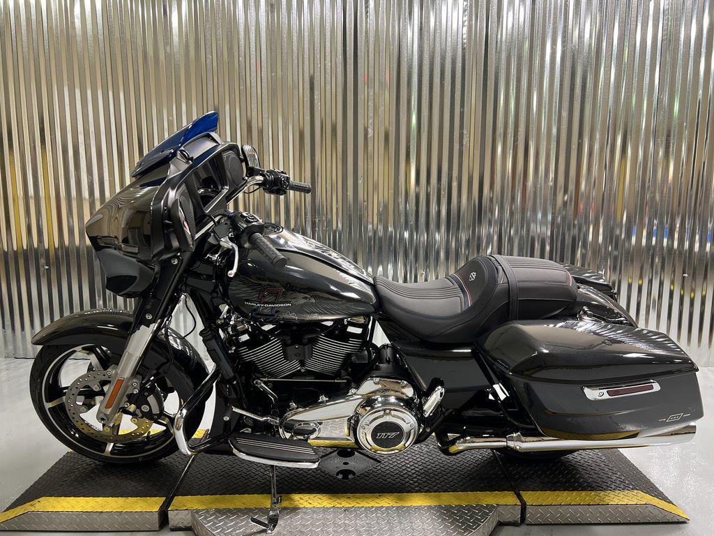 Street Glide®