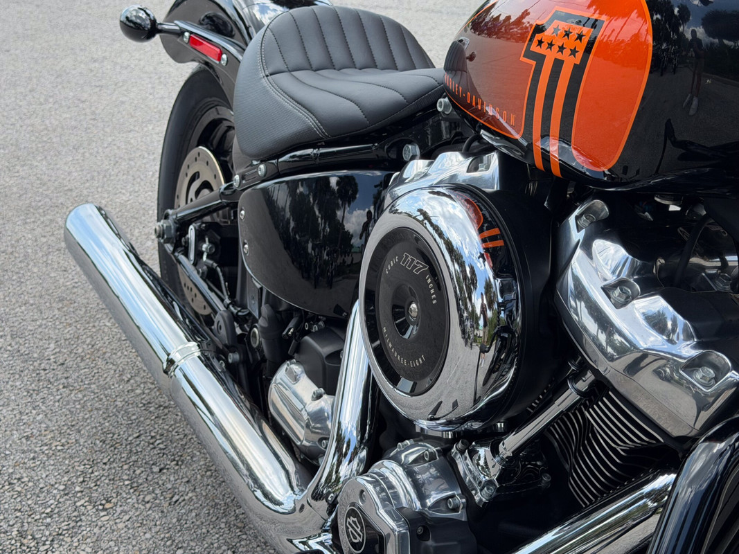Street Bob®