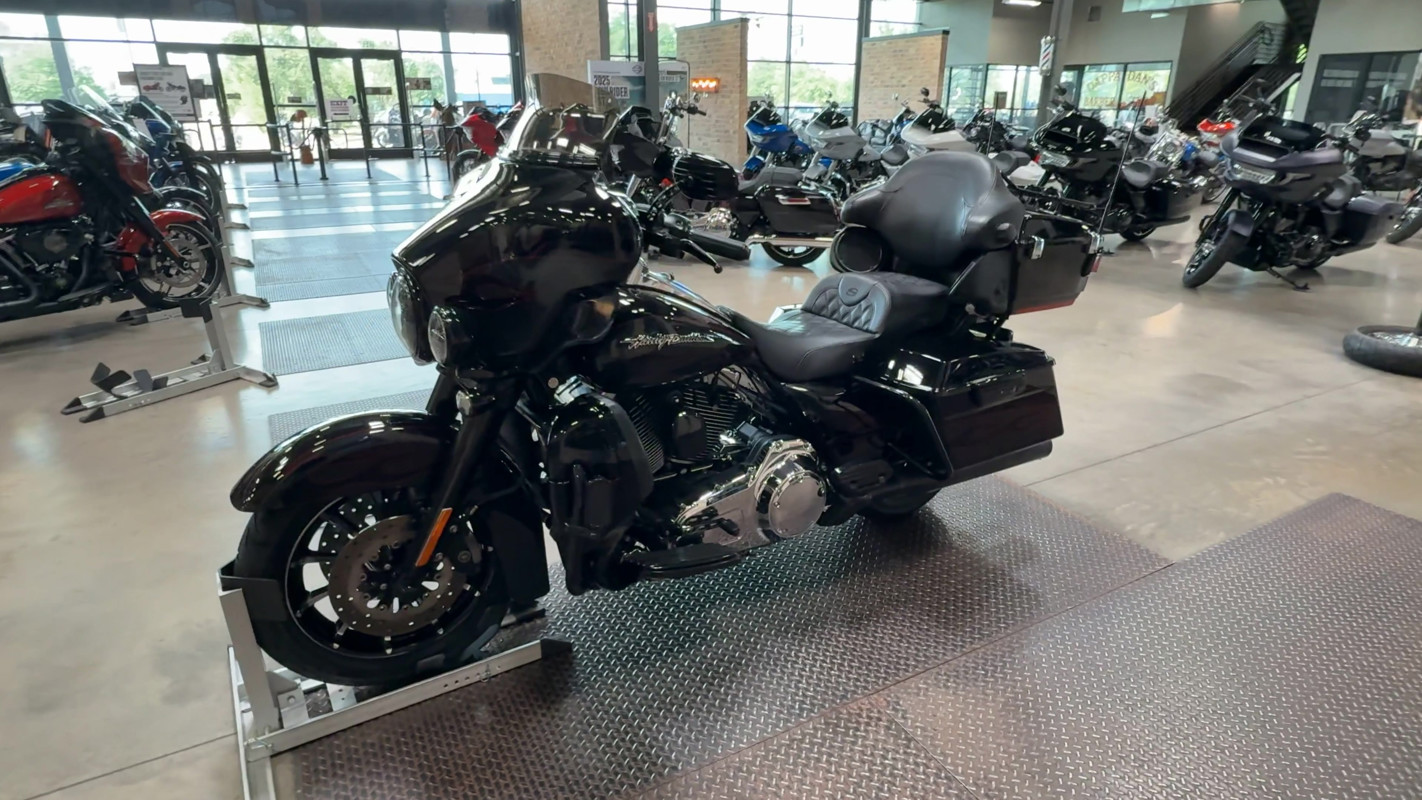 CVO® Ultra Classic® Electra Glide® 