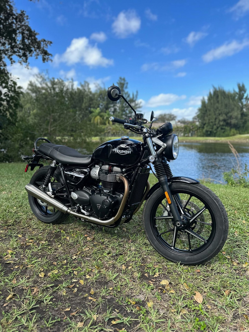STREET TWIN 