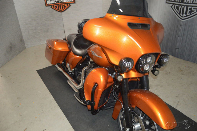 Street Glide®