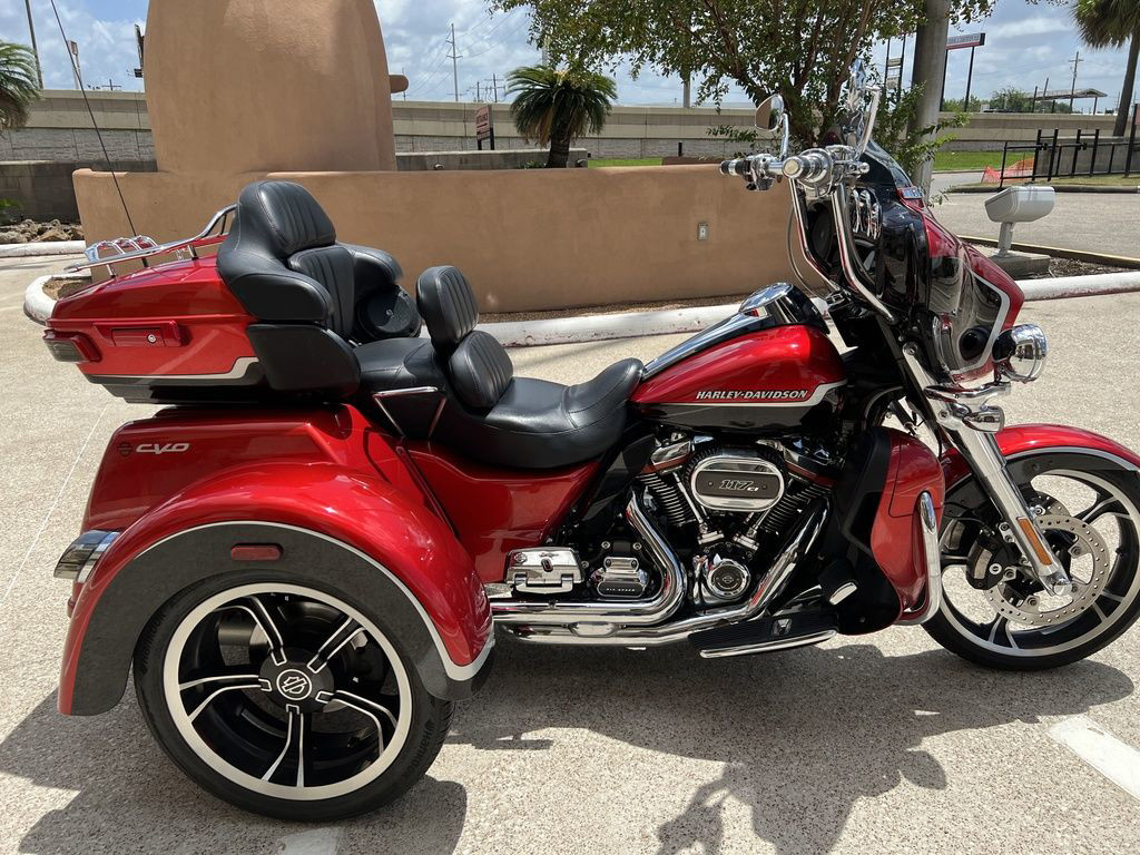 CVO® Tri Glide® Ultra