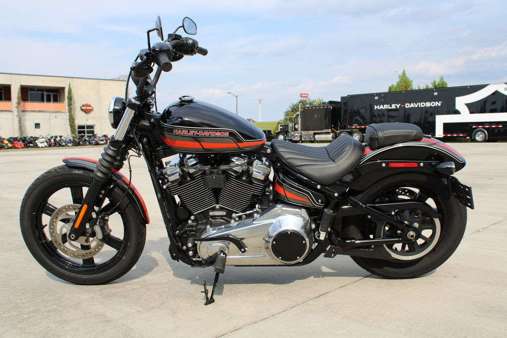 Street Bob®