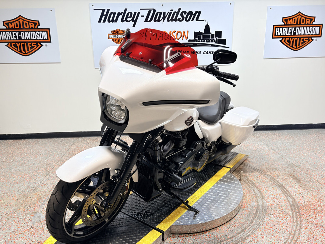 Street Glide®