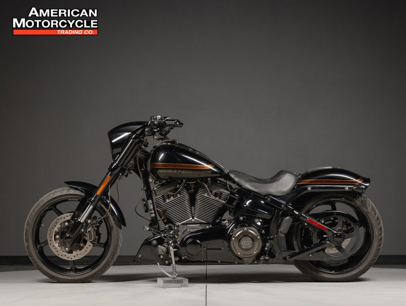 CVO® Pro Street Breakout®