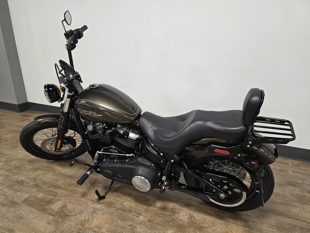 Street Bob®