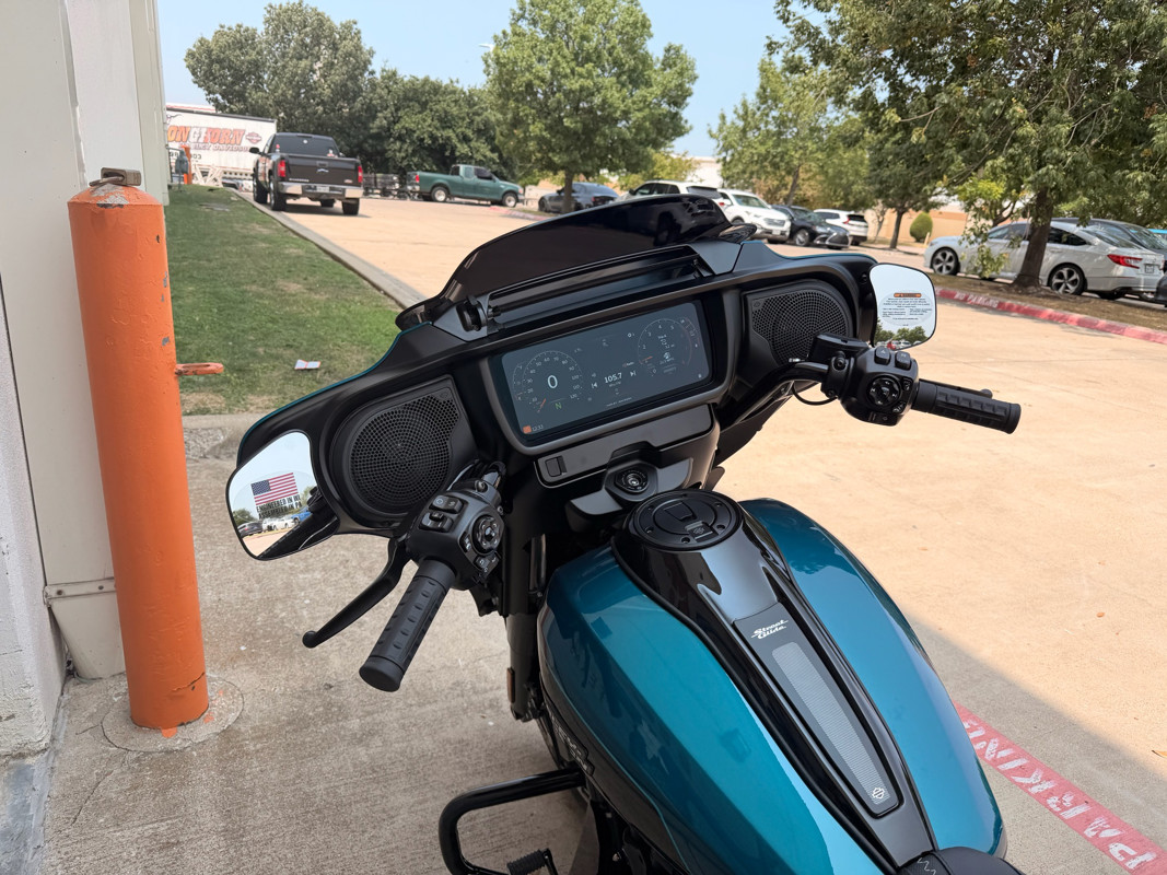 Street Glide®