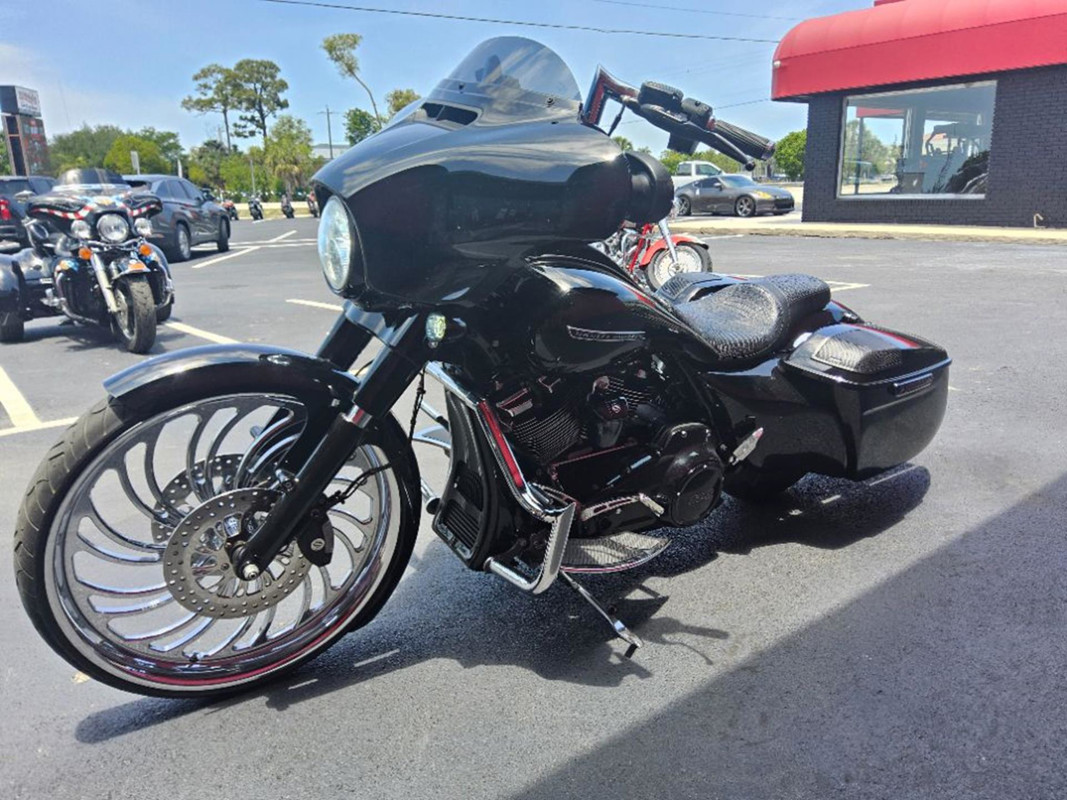 Street Glide®
