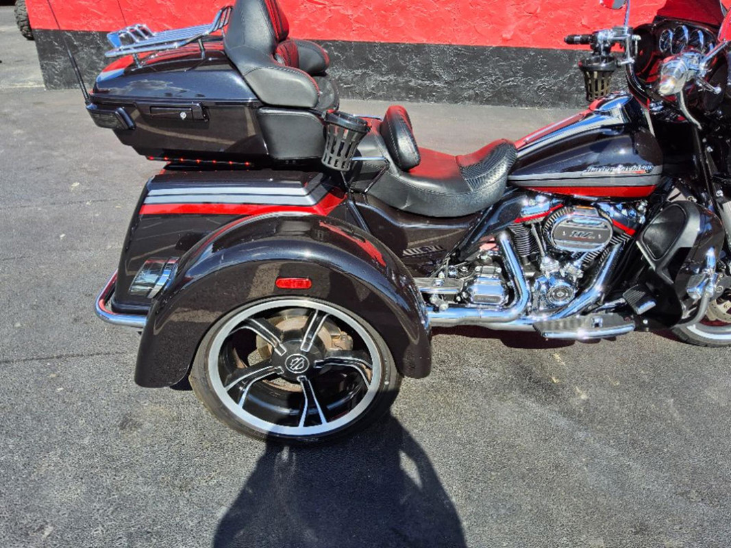 CVO Tri Glide® Ultra