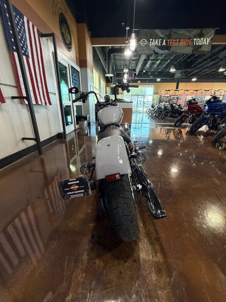 Street Bob®