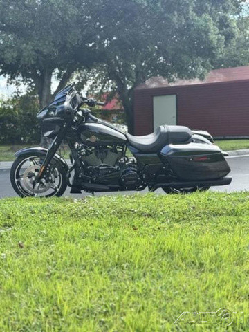 Street Glide®
