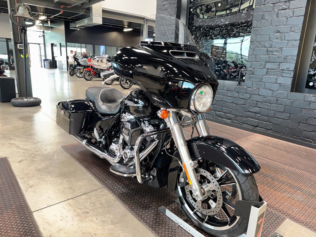 Street Glide®