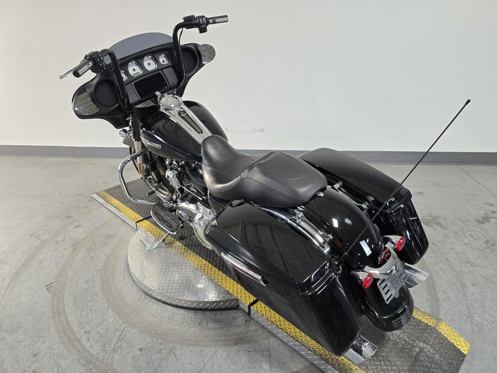 Street Glide®