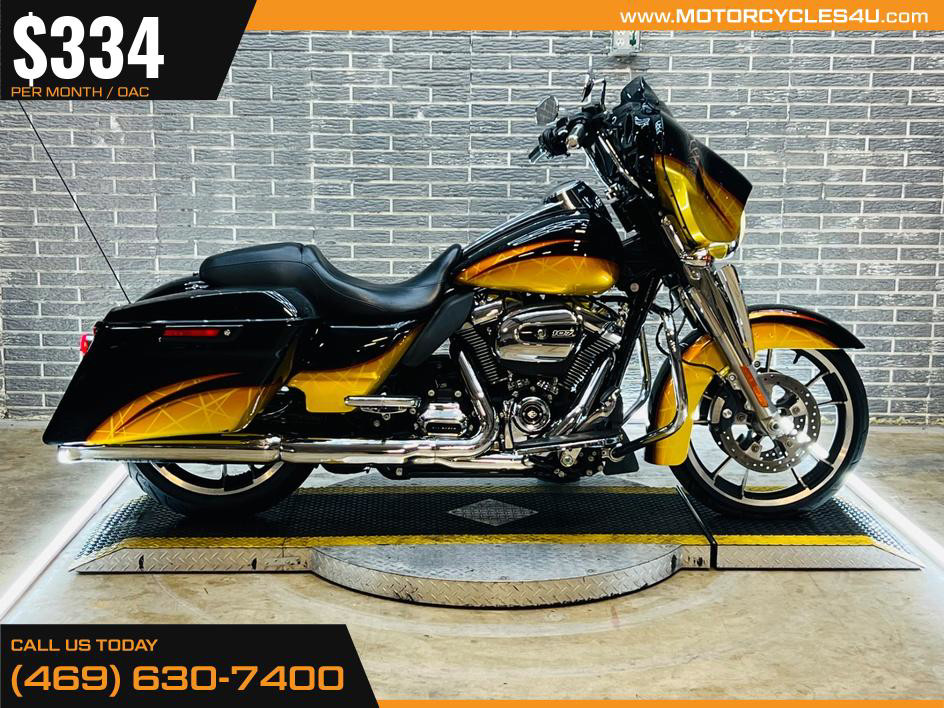 Street Glide®