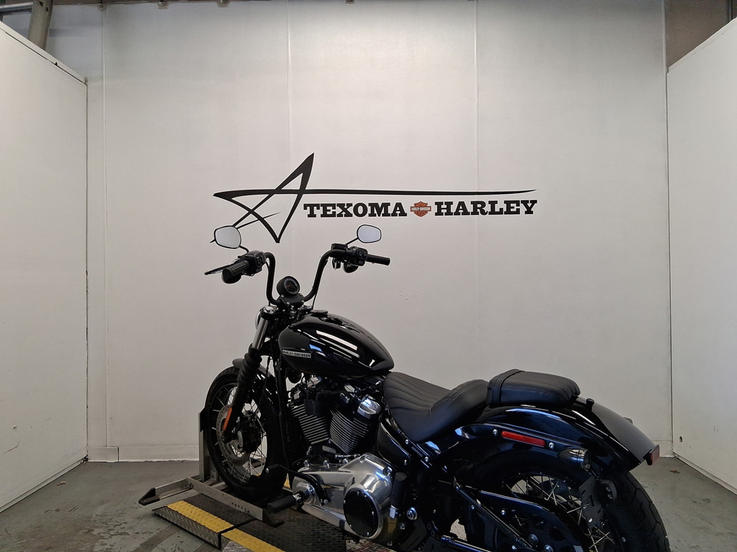 Street Bob®