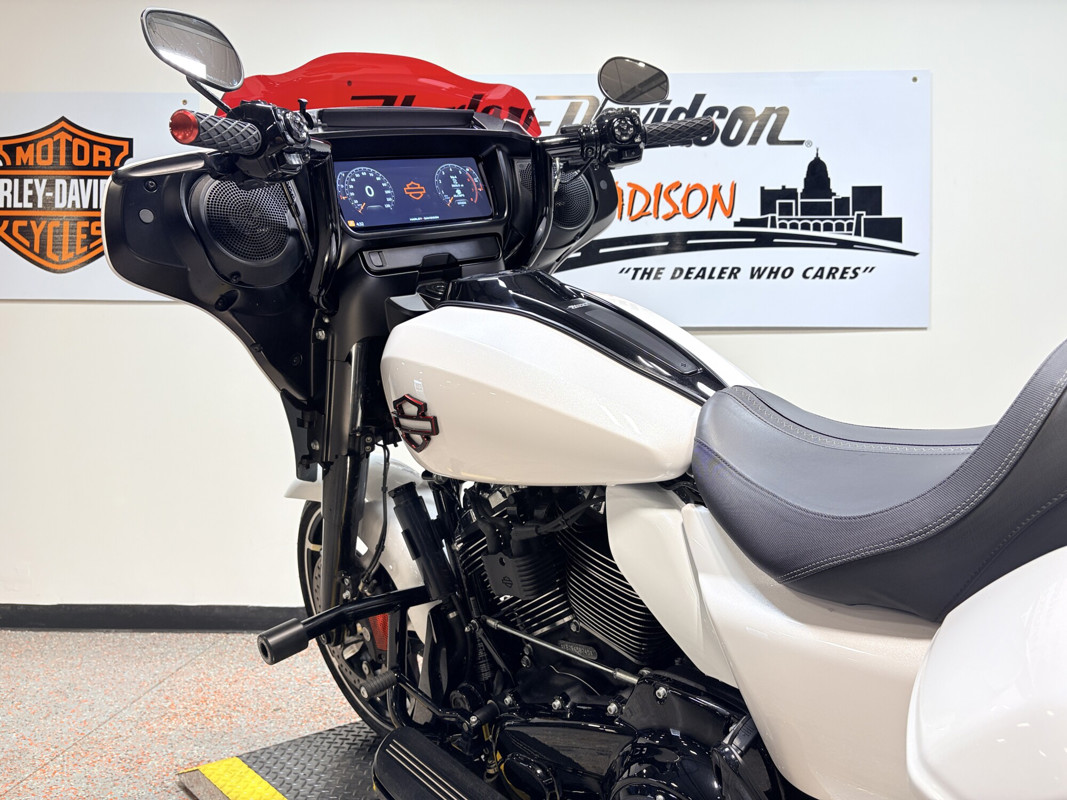Street Glide®