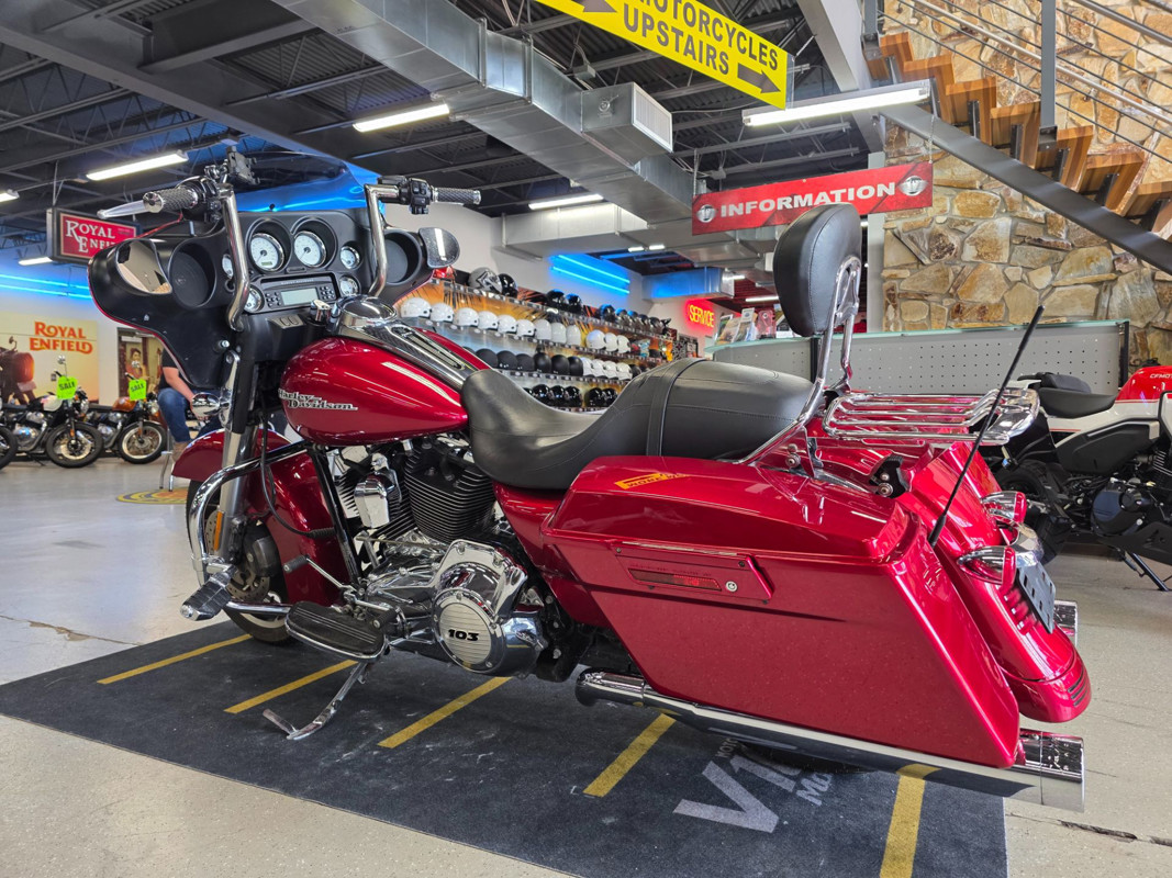 Street Glide®