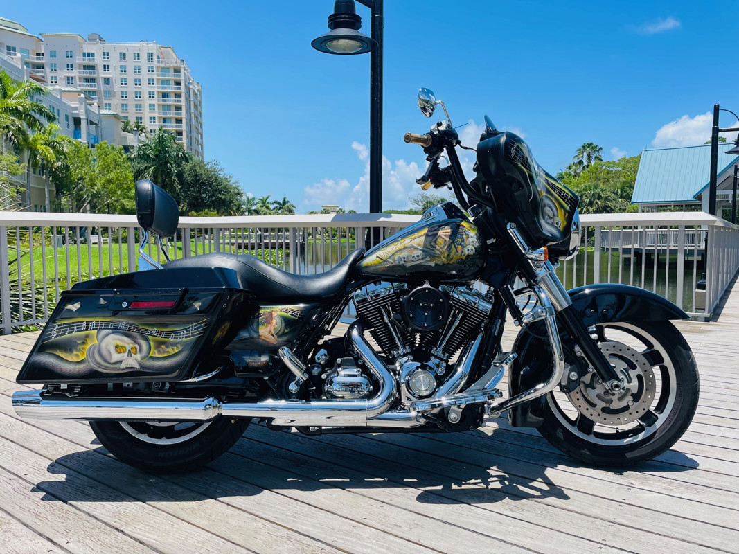Street Glide®
