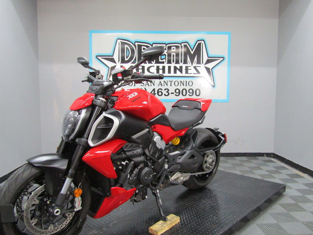 Diavel V4