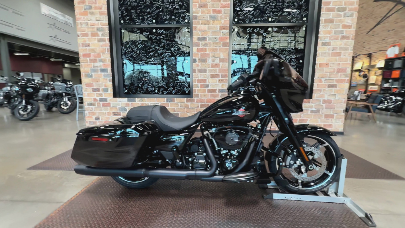 Street Glide®