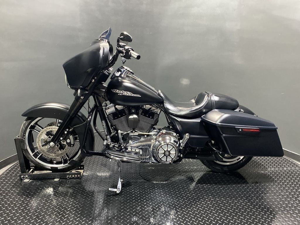 Street Glide®
