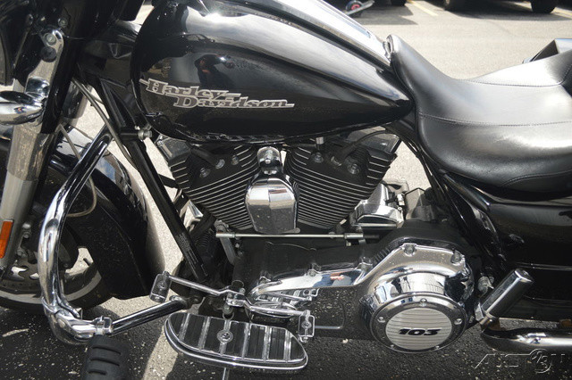 Street Glide®