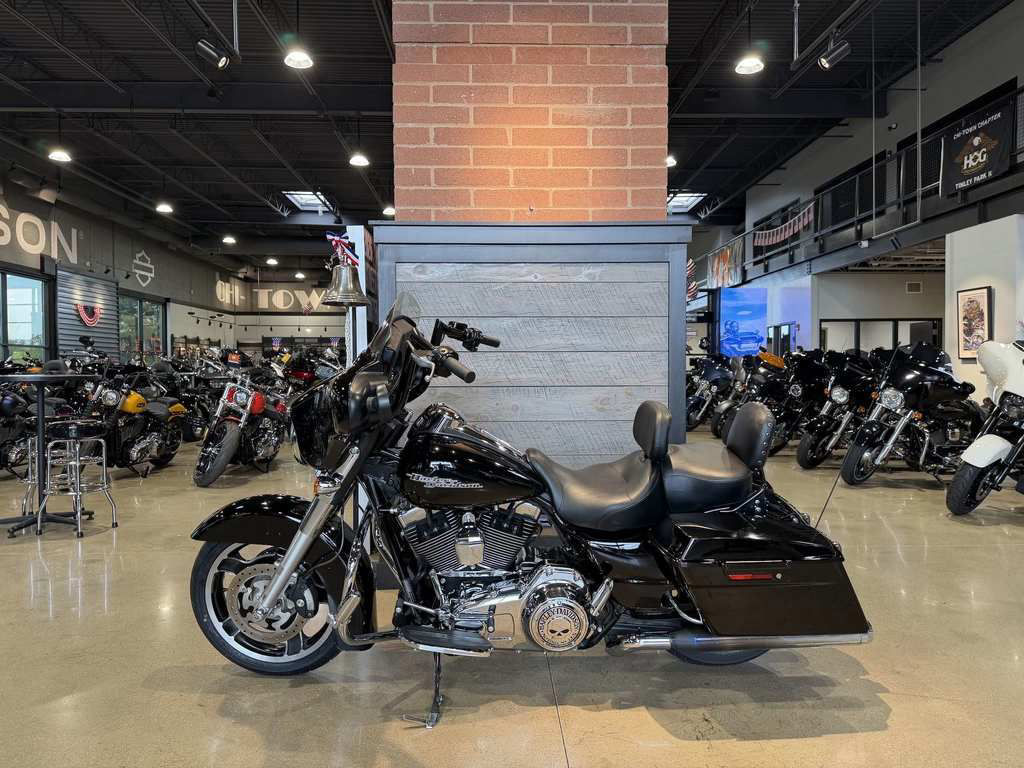Street Glide®