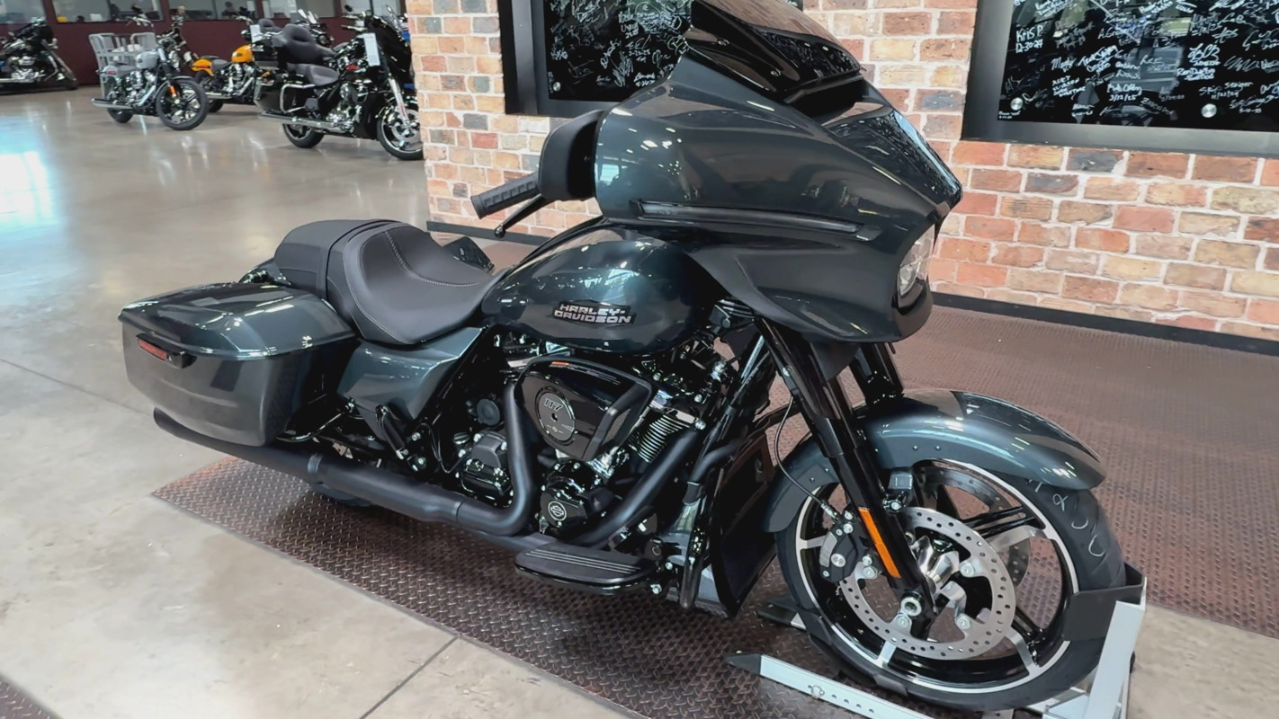 Street Glide®