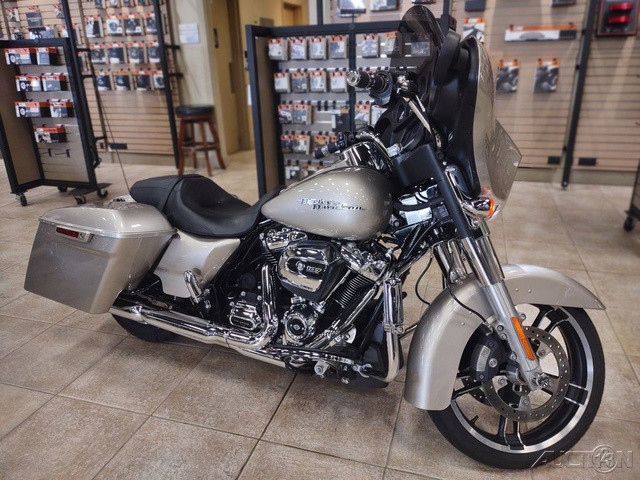 Street Glide®