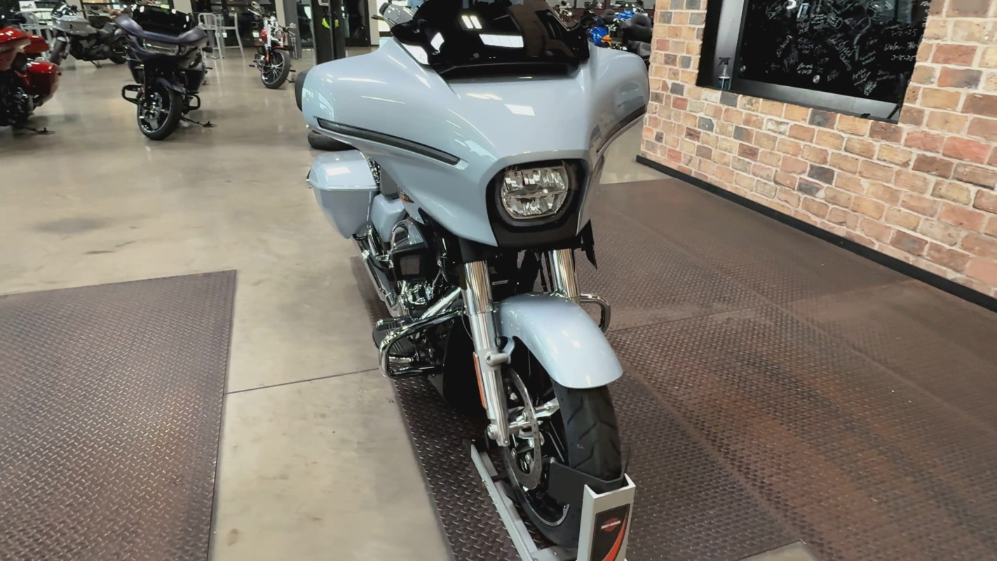 Street Glide®