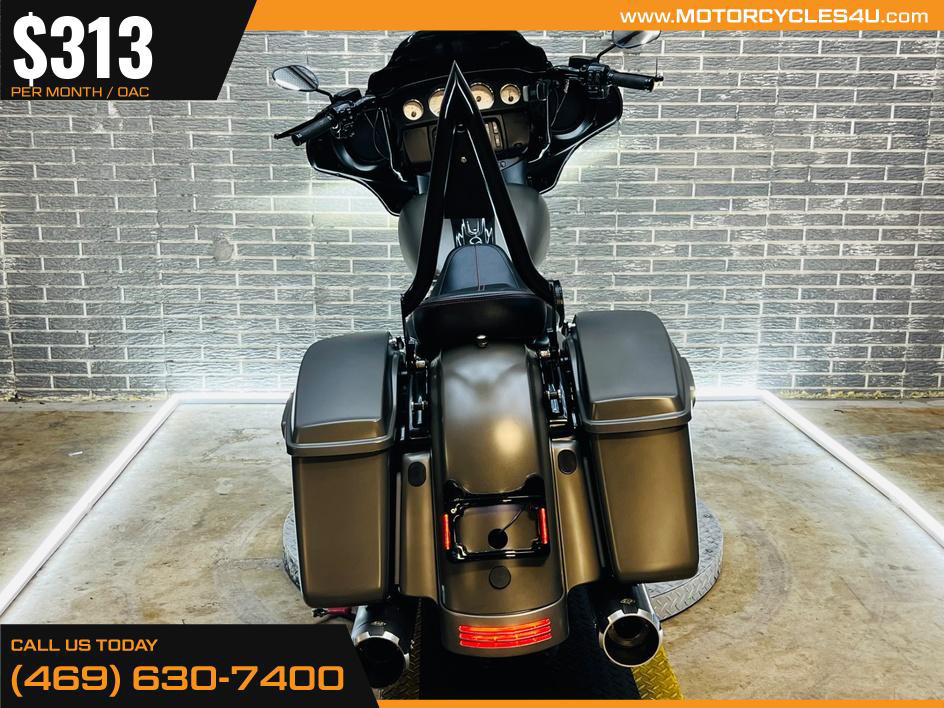 Street Glide®