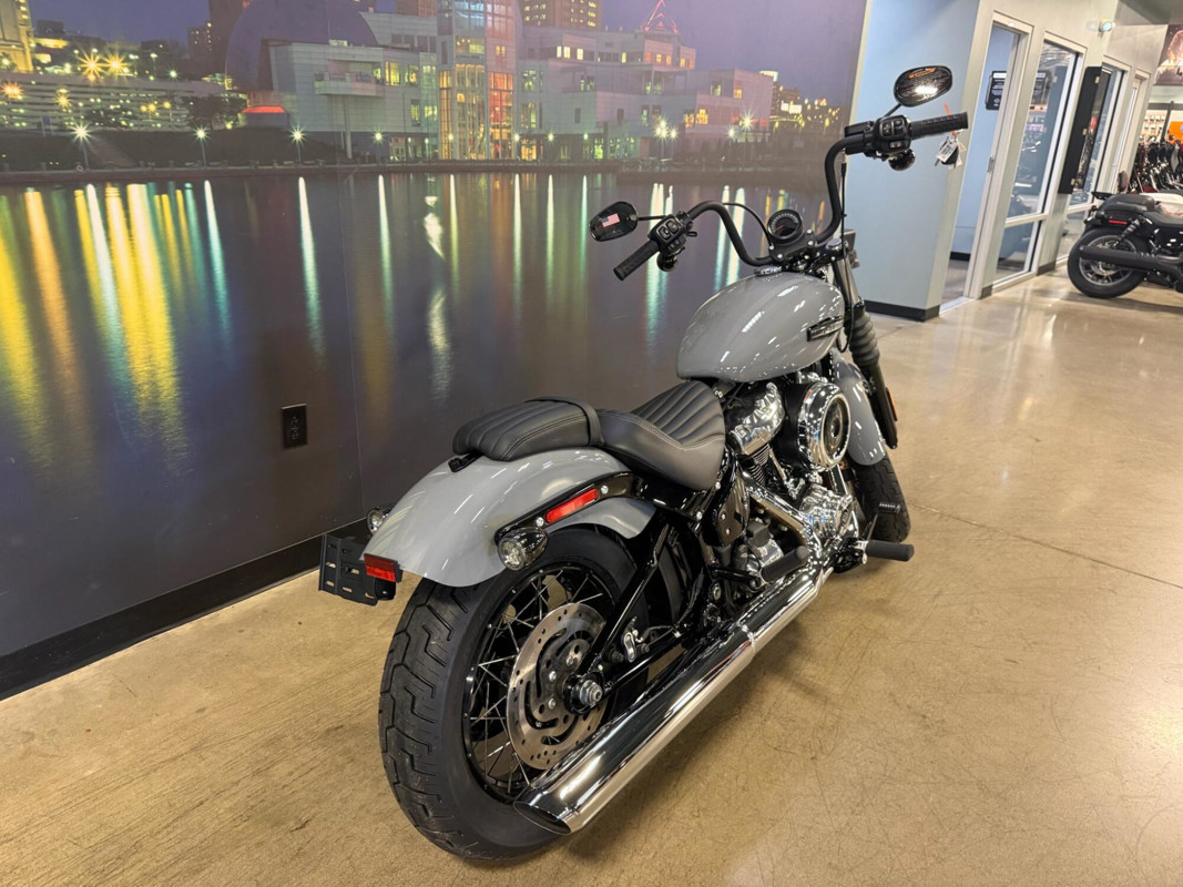 Street Bob®