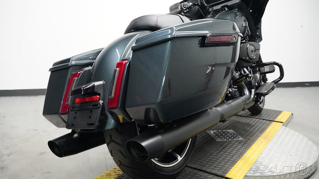 Street Glide®