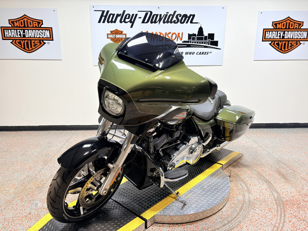 Street Glide®