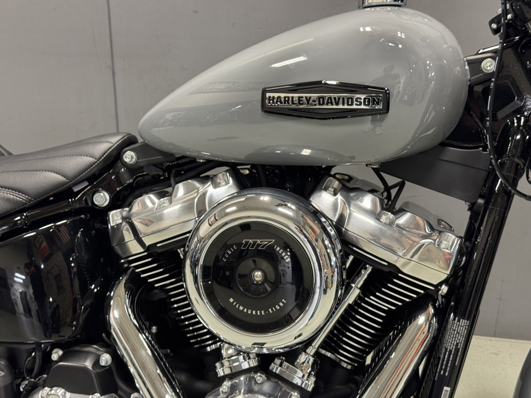 Street Bob®