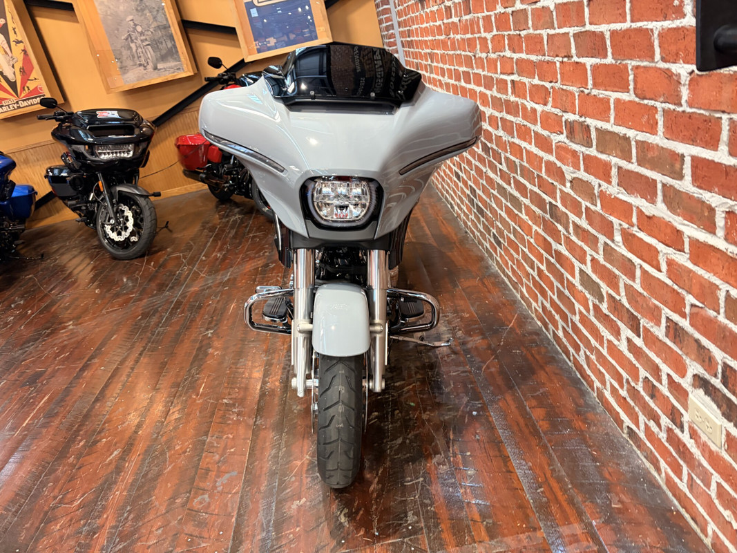 Street Glide®