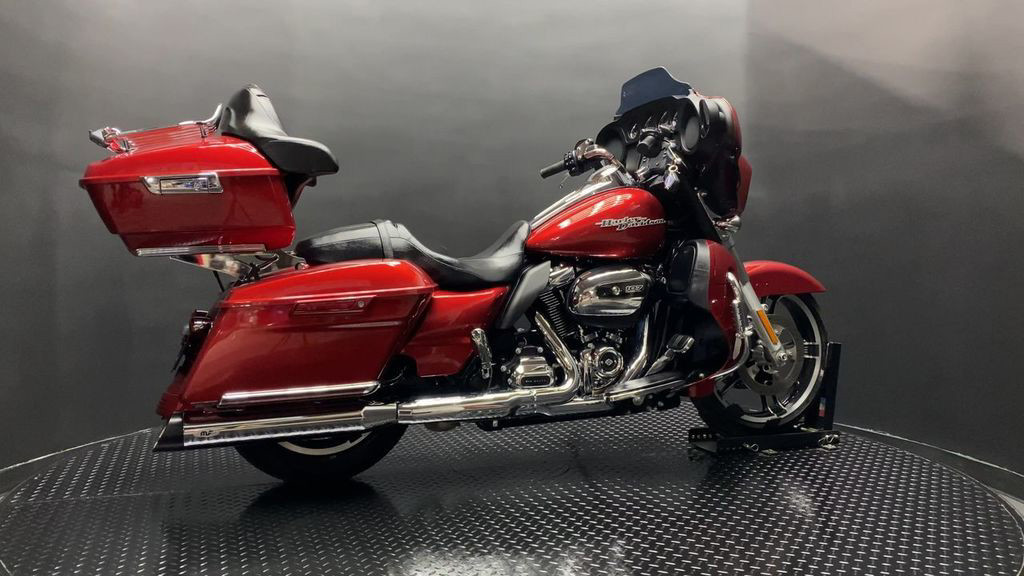 Street Glide®