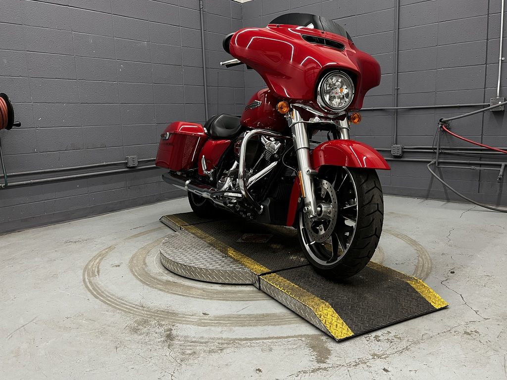 Street Glide®