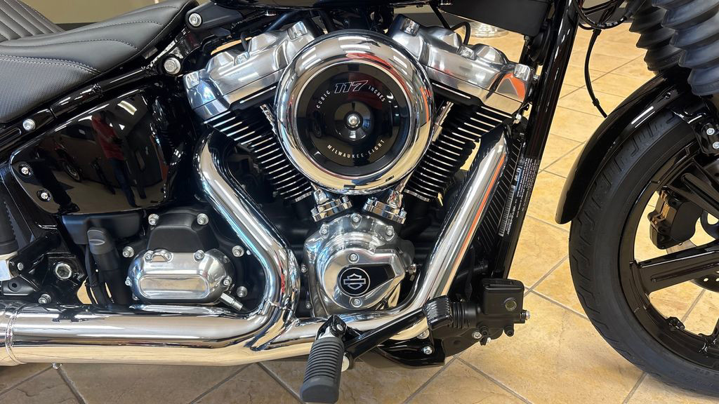 Street Bob®