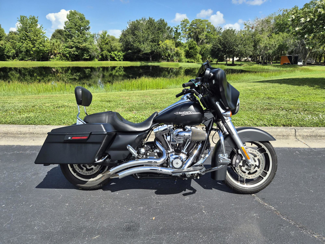 Street Glide®