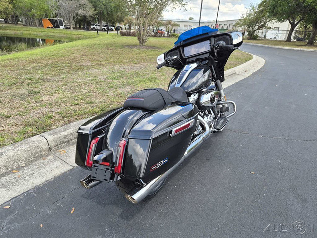 Street Glide®