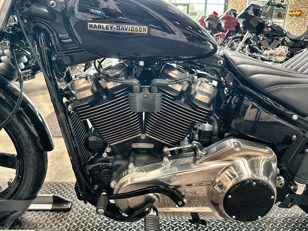Street Bob®