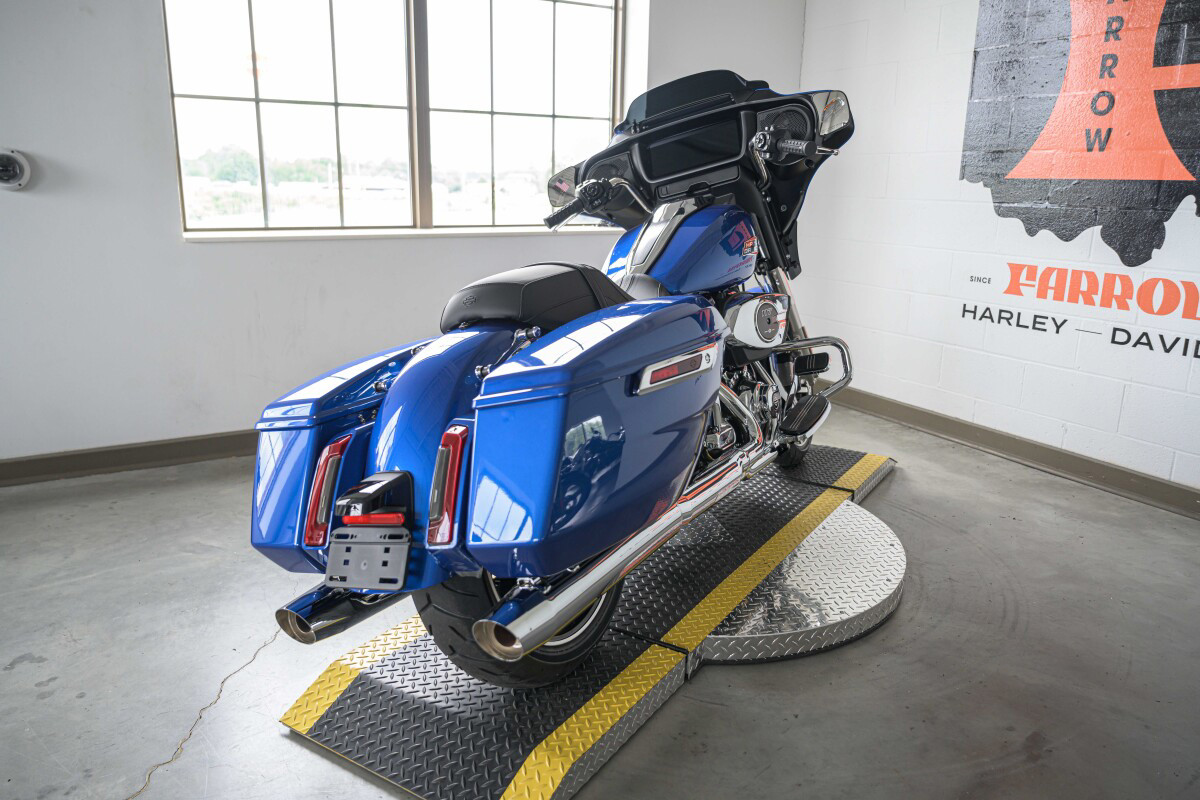Street Glide®